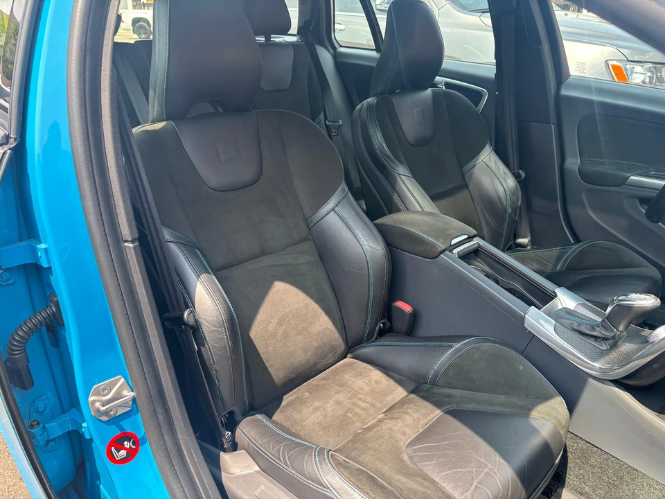 2015 Volvo V60 1st Gen - Image 21 of 31
