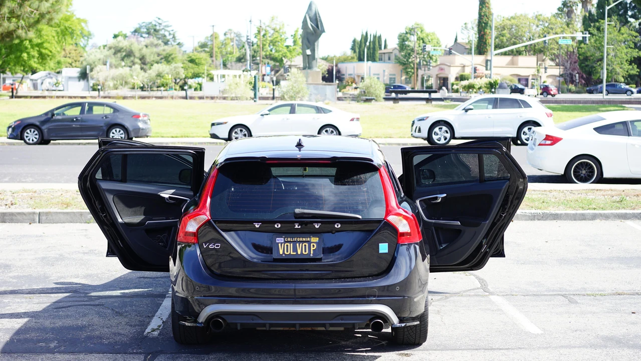 2015 Volvo V60 1st Gen - Image 17 of 31
