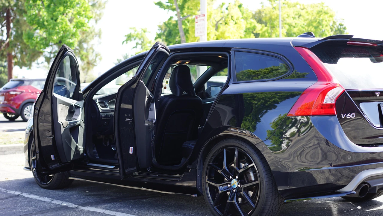2015 Volvo V60 1st Gen - Image 16 of 31