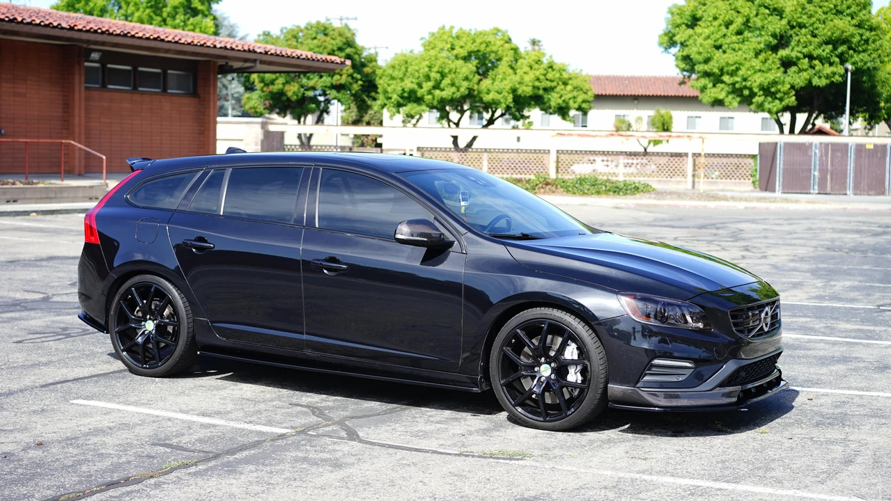 2015 Volvo V60 1st Gen - Image 14 of 31