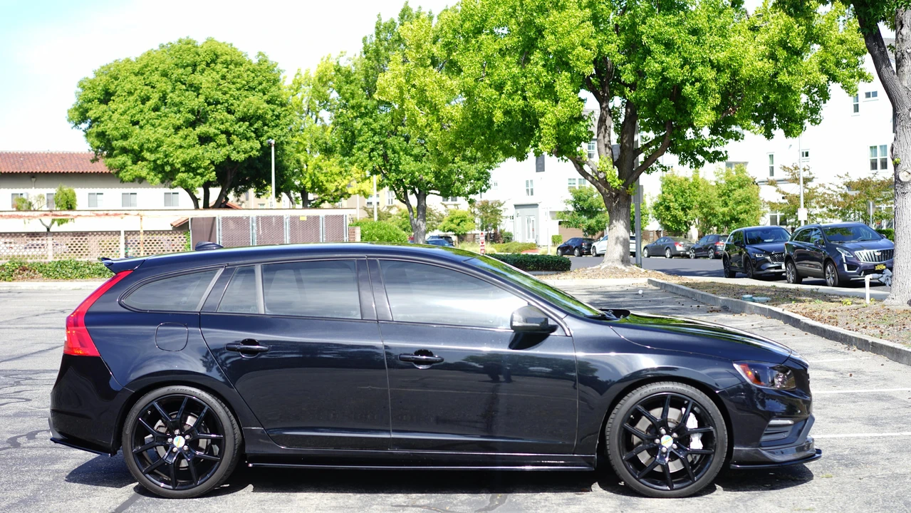 2015 Volvo V60 1st Gen - Image 12 of 31
