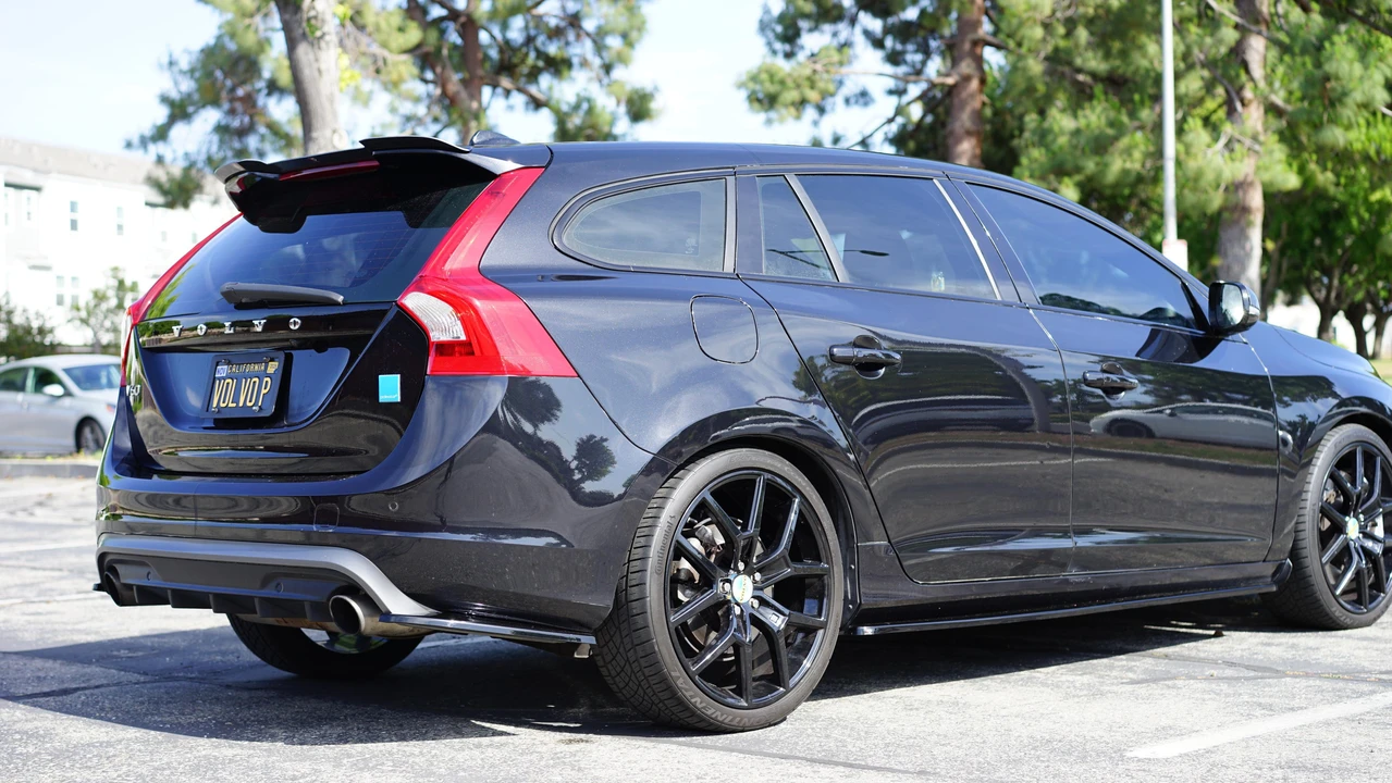 2015 Volvo V60 1st Gen - Image 11 of 31