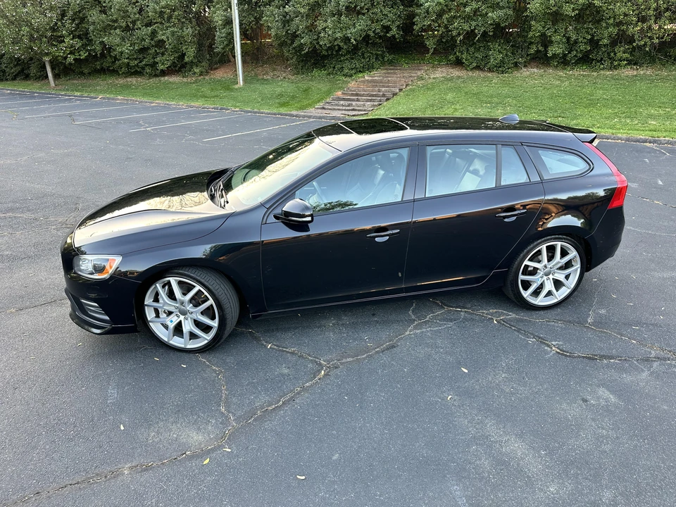 2015 Volvo V60 1st Gen - Image 21 of 31