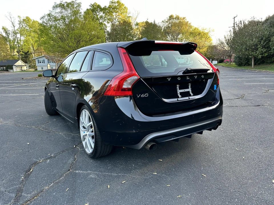 2015 Volvo V60 1st Gen - Image 25 of 31