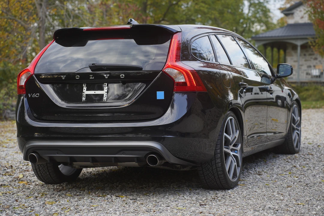 2015 Volvo V60 1st Gen - Image 10 of 31