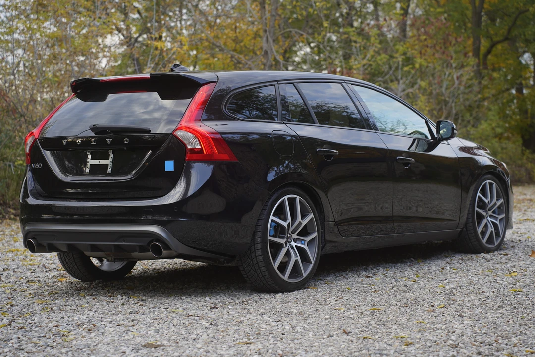2015 Volvo V60 1st Gen - Image 13 of 31