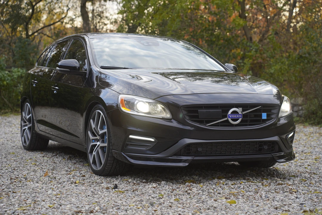 2015 Volvo V60 1st Gen - Image 15 of 31