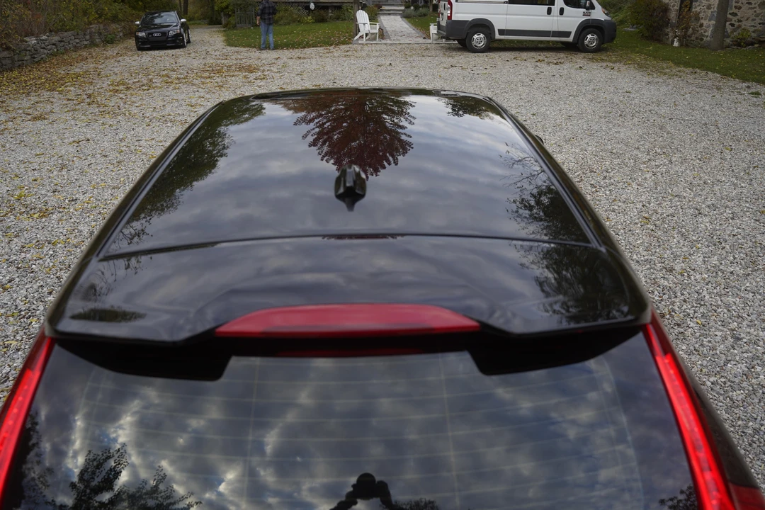 2015 Volvo V60 1st Gen - Image 24 of 31