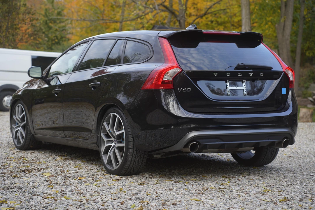 2015 Volvo V60 1st Gen - Image 9 of 31
