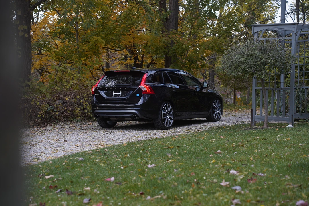 2015 Volvo V60 1st Gen - Image 11 of 31