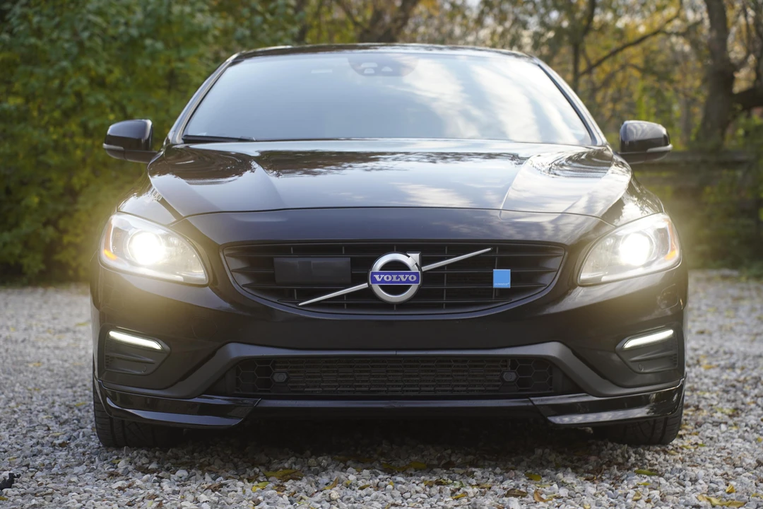 2015 Volvo V60 1st Gen - Image 2 of 31