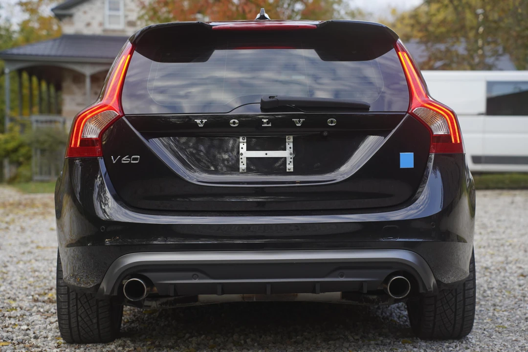 2015 Volvo V60 1st Gen - Image 5 of 31