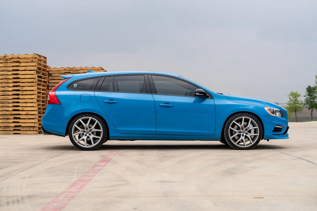 2015 Volvo V60 1st Gen - Image 13 of 31