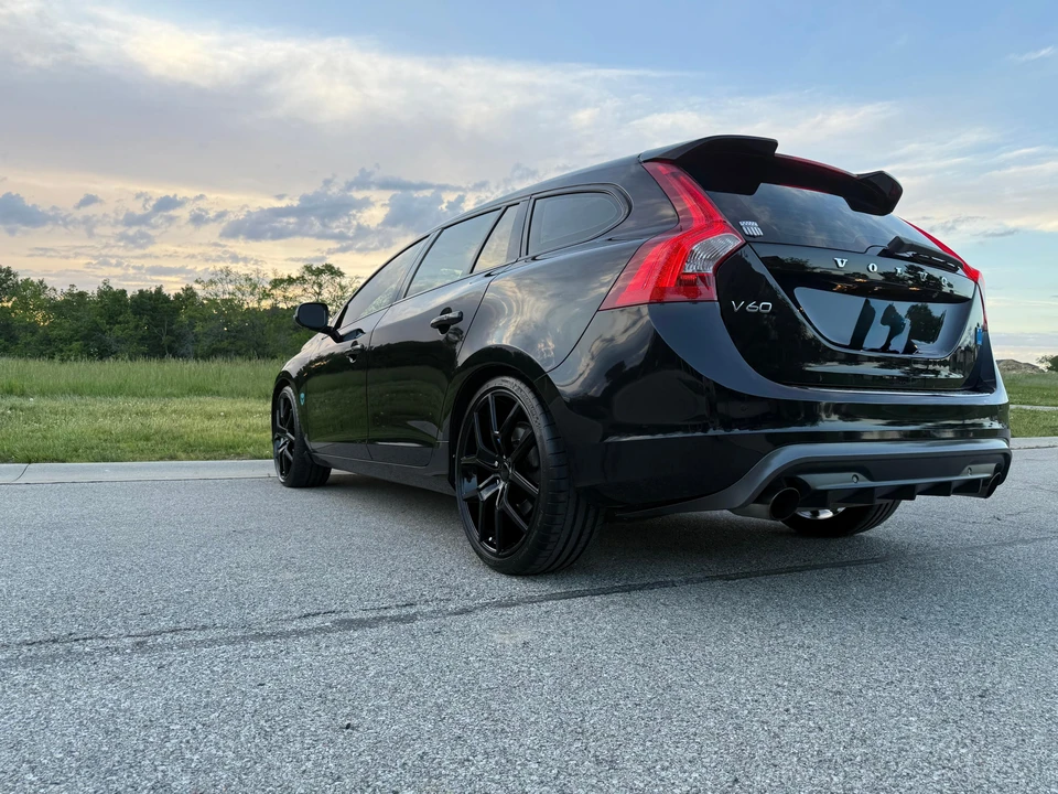 2015 Volvo V60 1st Gen - Image 8 of 31