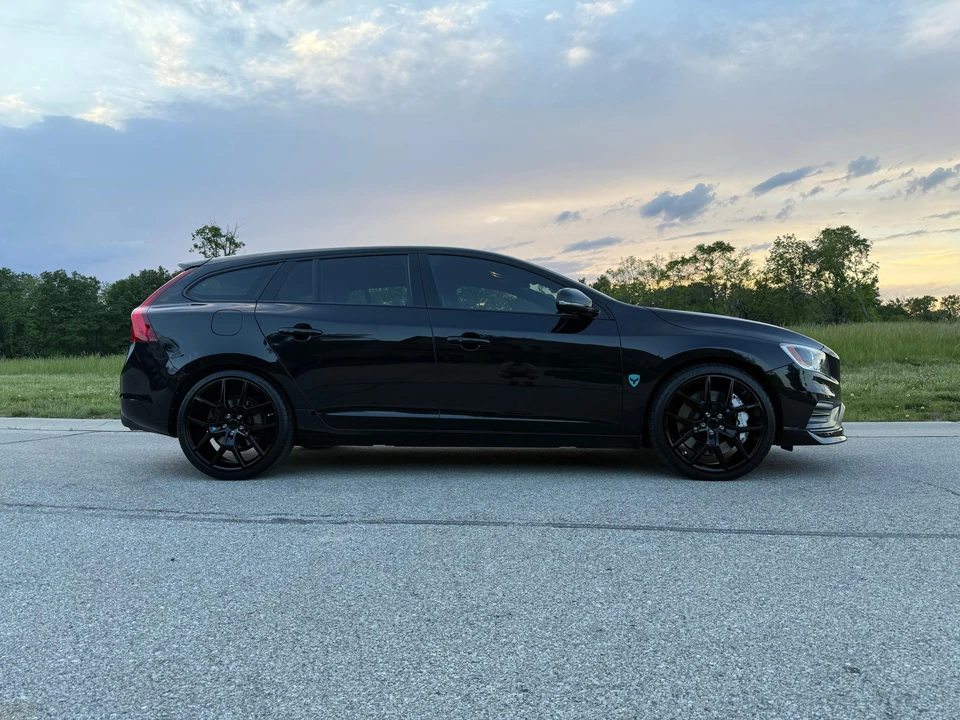 2015 Volvo V60 1st Gen - Image 10 of 31