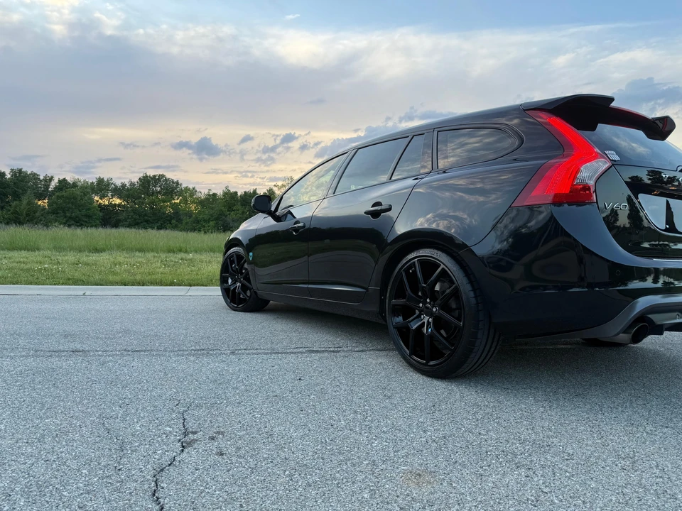 2015 Volvo V60 1st Gen - Image 23 of 31