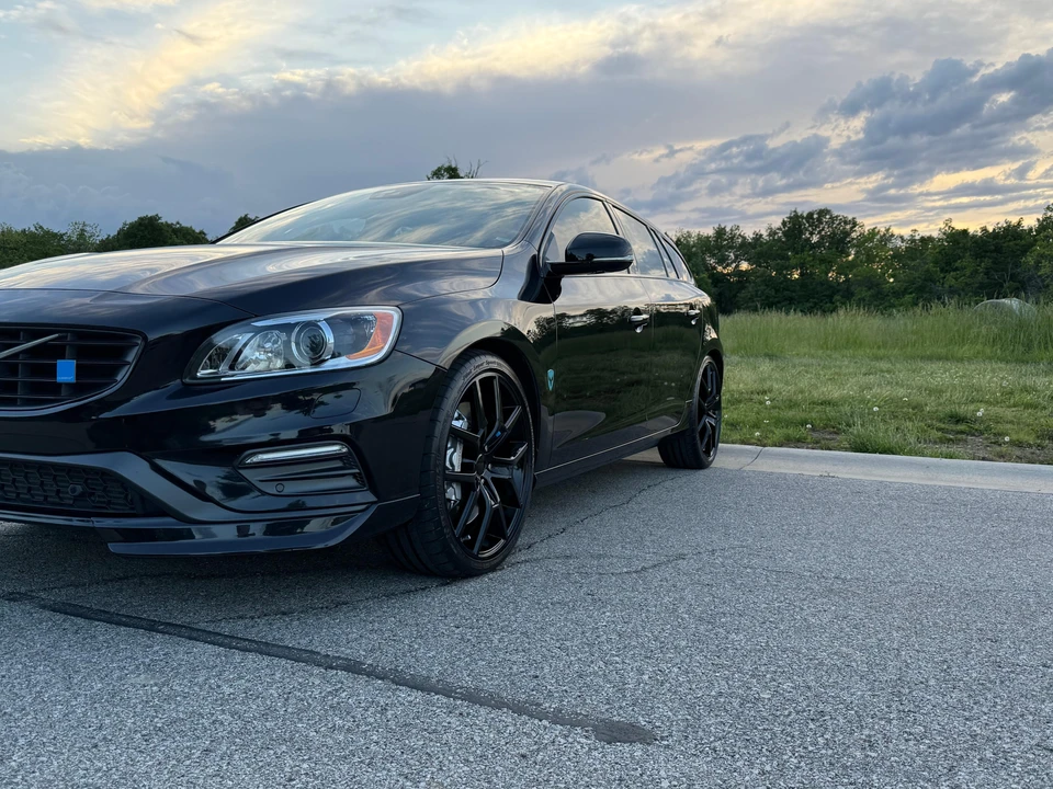 2015 Volvo V60 1st Gen - Image 19 of 31