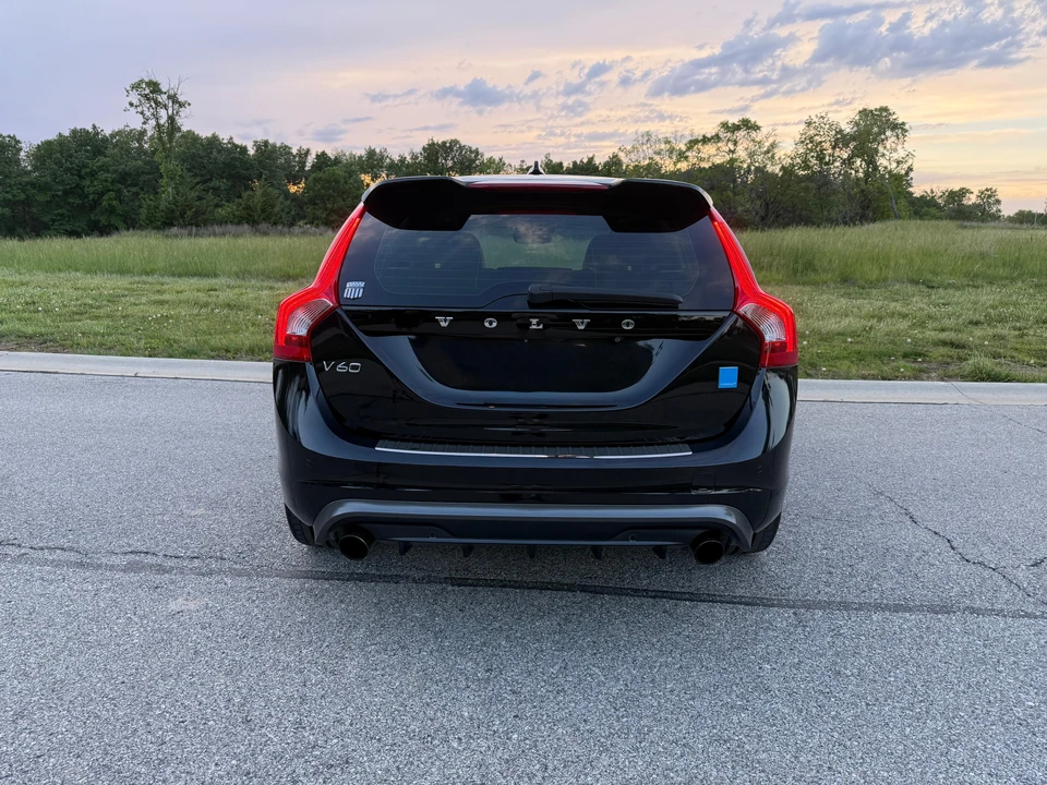 2015 Volvo V60 1st Gen - Image 9 of 31