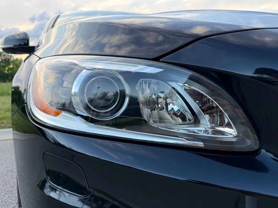2015 Volvo V60 1st Gen - Image 14 of 31