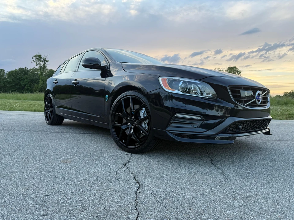 2015 Volvo V60 1st Gen - Image 13 of 31