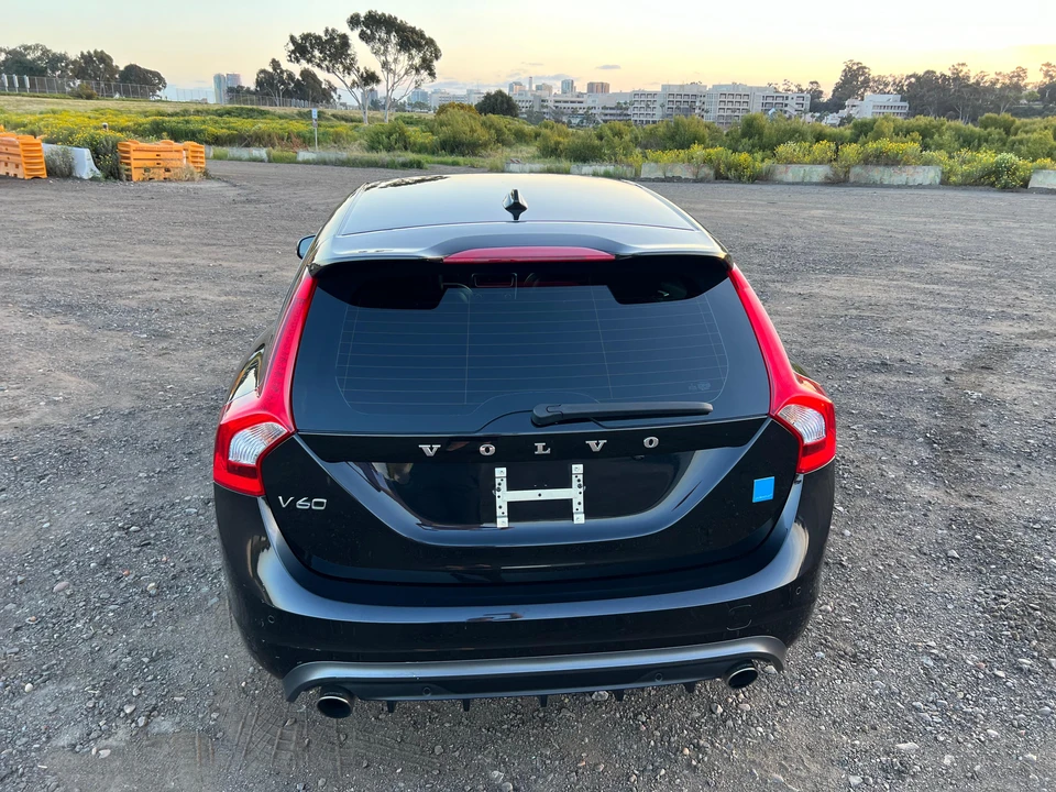 2015 Volvo V60 1st Gen - Image 13 of 31