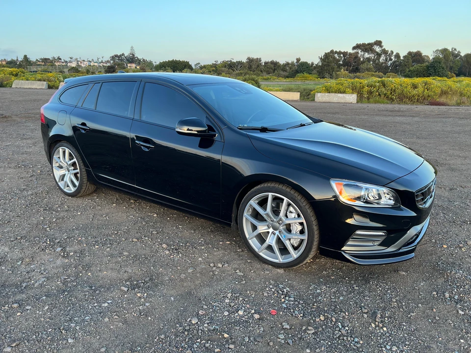 2015 Volvo V60 1st Gen - Image 17 of 31