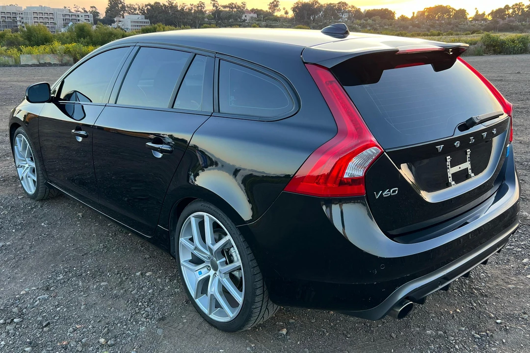2015 Volvo V60 1st Gen - Image 4 of 31