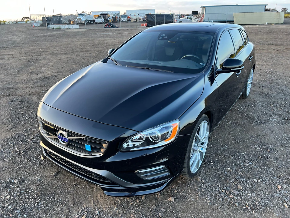 2015 Volvo V60 1st Gen - Image 9 of 31