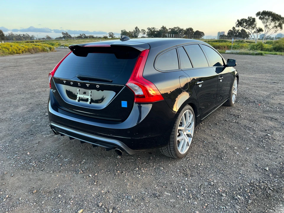 2015 Volvo V60 1st Gen - Image 15 of 31