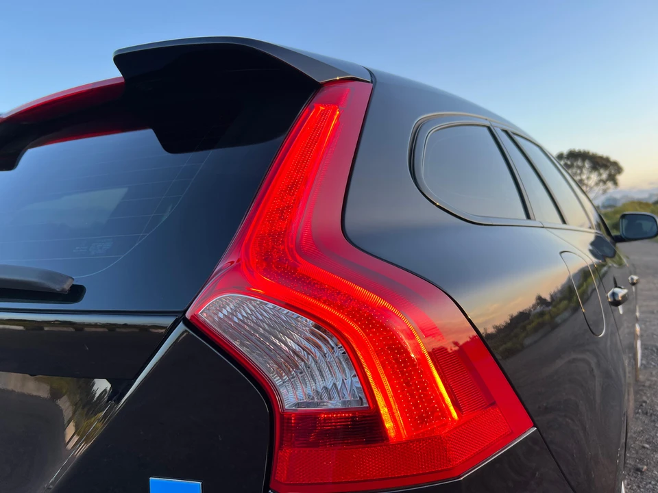 2015 Volvo V60 1st Gen - Image 27 of 31