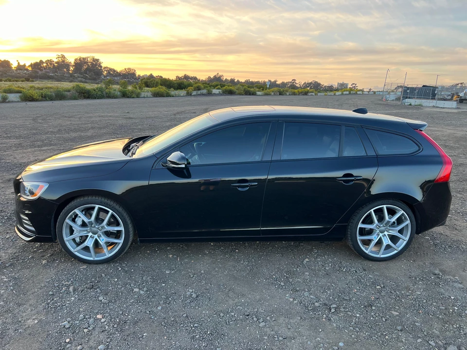 2015 Volvo V60 1st Gen - Image 11 of 31