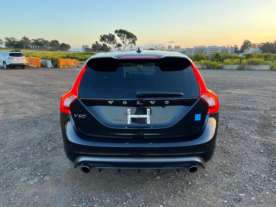 2015 Volvo V60 1st Gen - Image 14 of 31