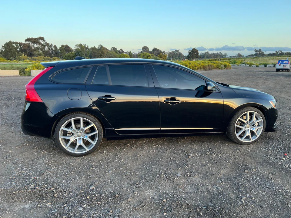 2015 Volvo V60 1st Gen - Image 16 of 31