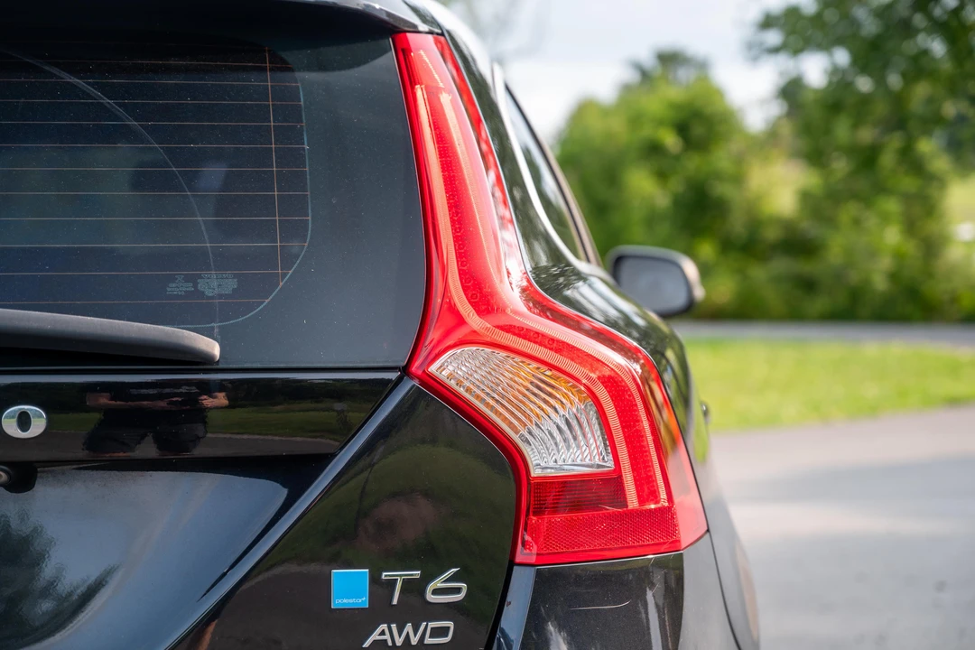 2015 Volvo V60 1st Gen - Image 13 of 31