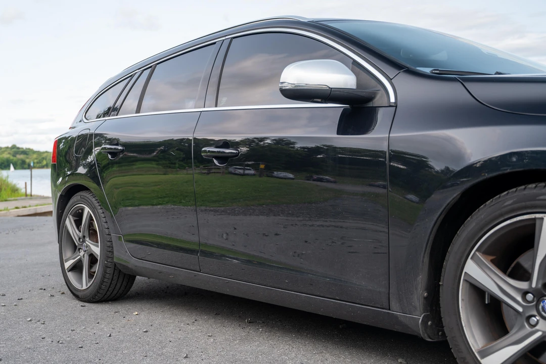 2015 Volvo V60 1st Gen - Image 14 of 31