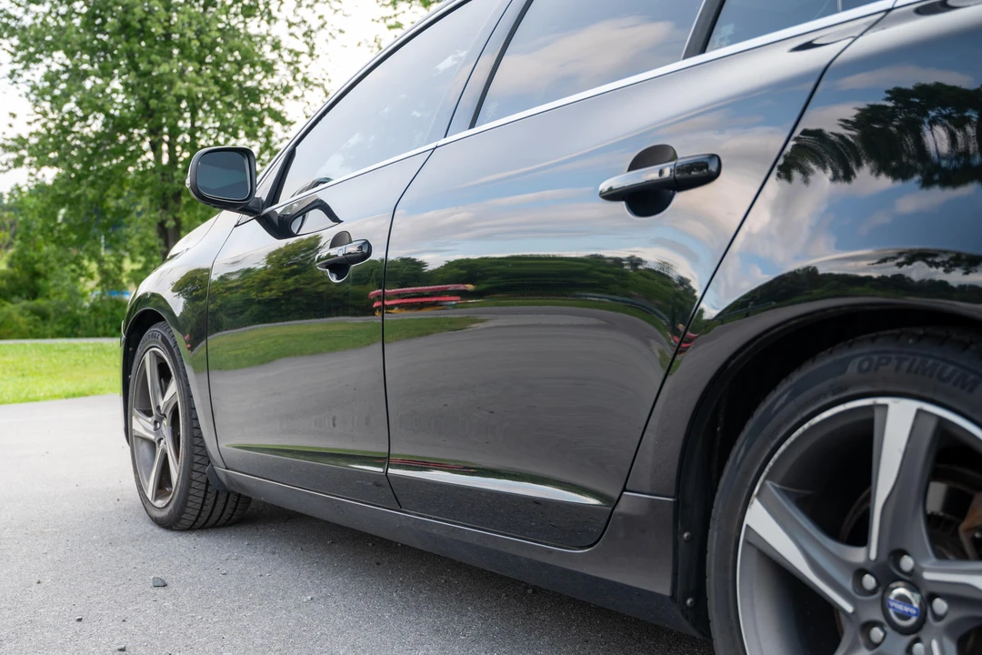 2015 Volvo V60 1st Gen - Image 16 of 31
