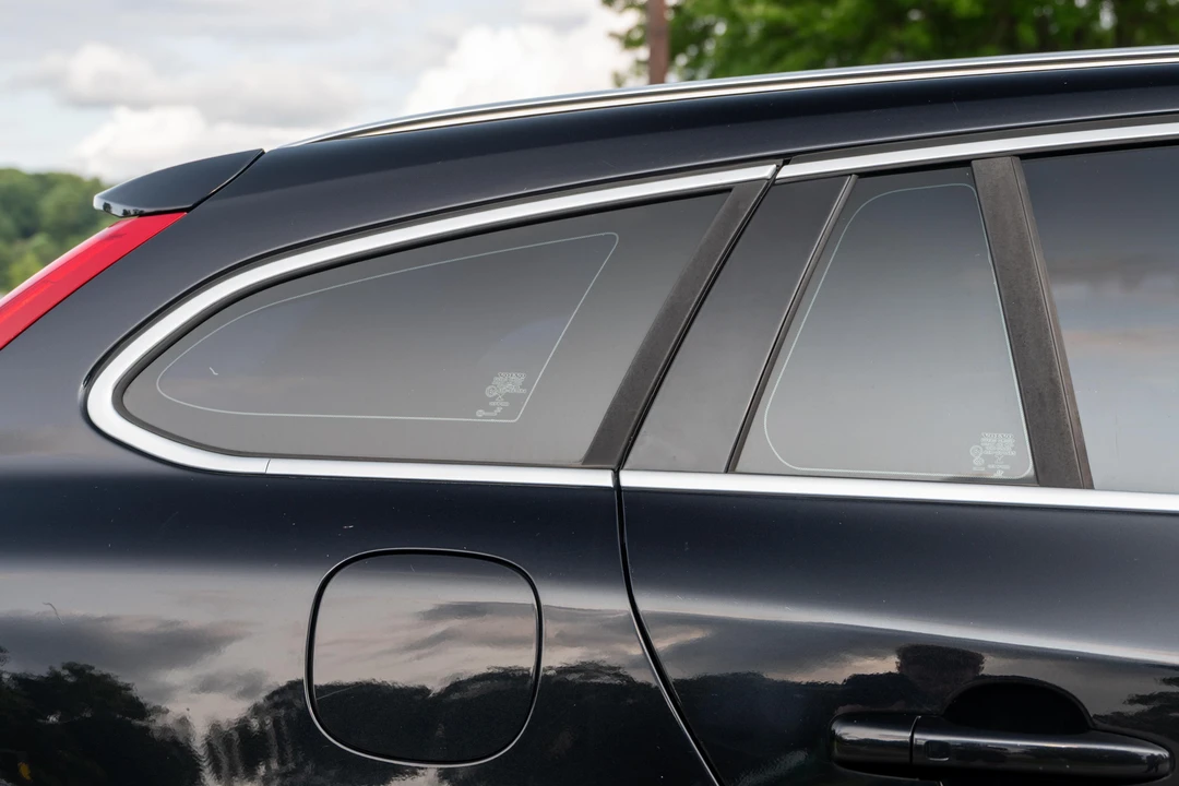 2015 Volvo V60 1st Gen - Image 24 of 31