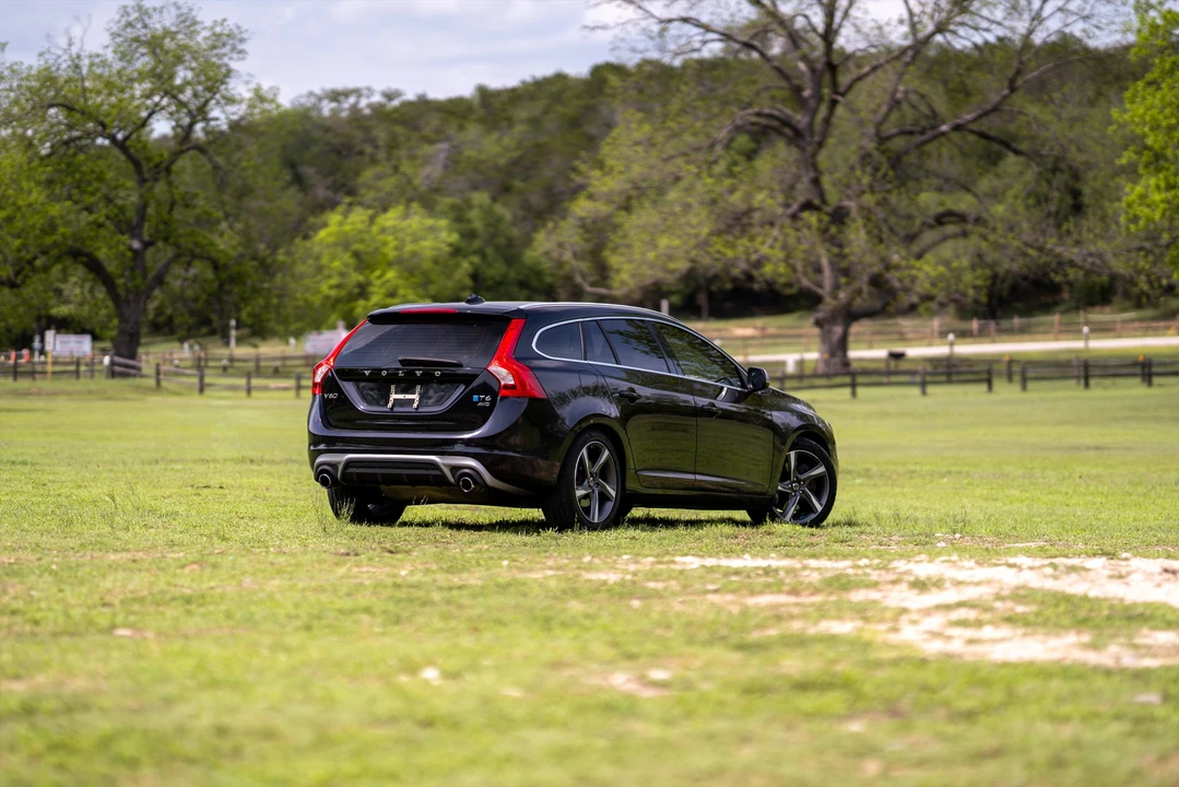 2015 Volvo V60 1st Gen - Image 17 of 31