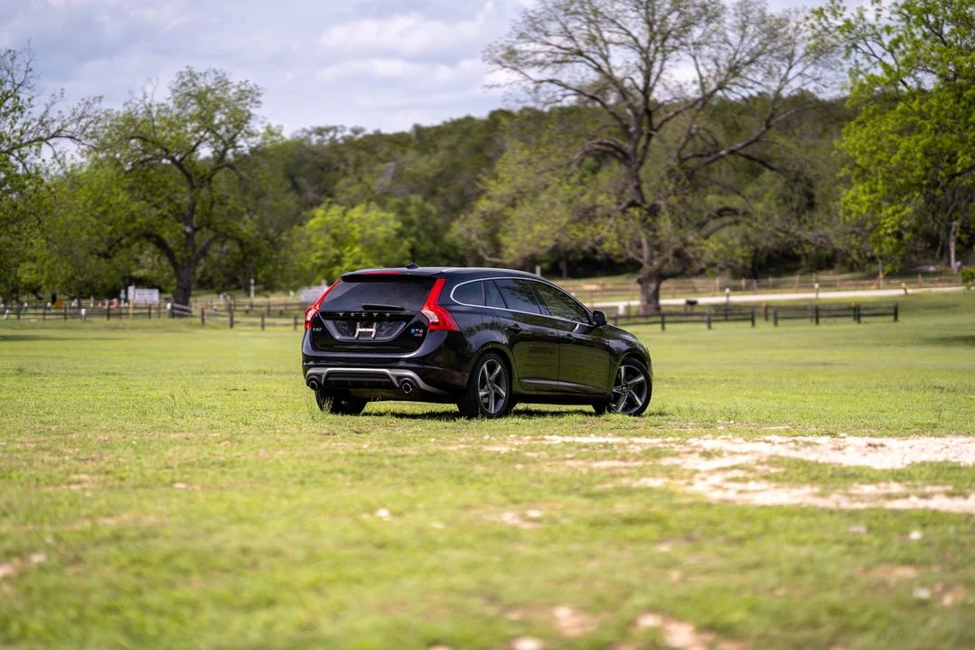 2015 Volvo V60 1st Gen - Image 16 of 31
