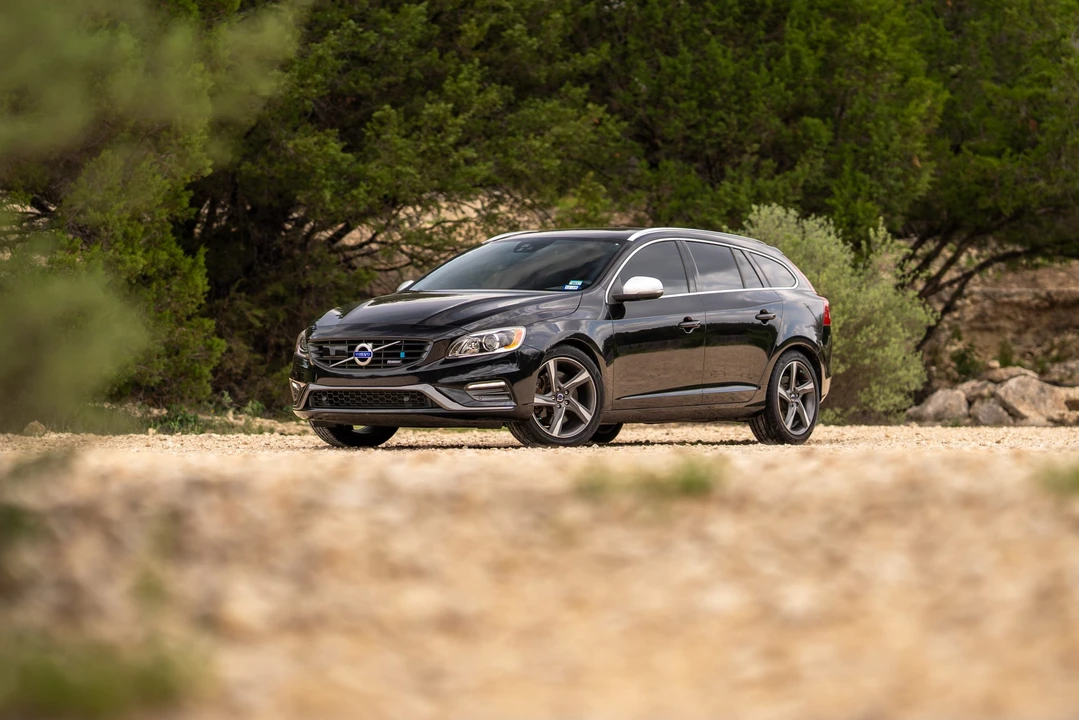 2015 Volvo V60 1st Gen - Image 2 of 31