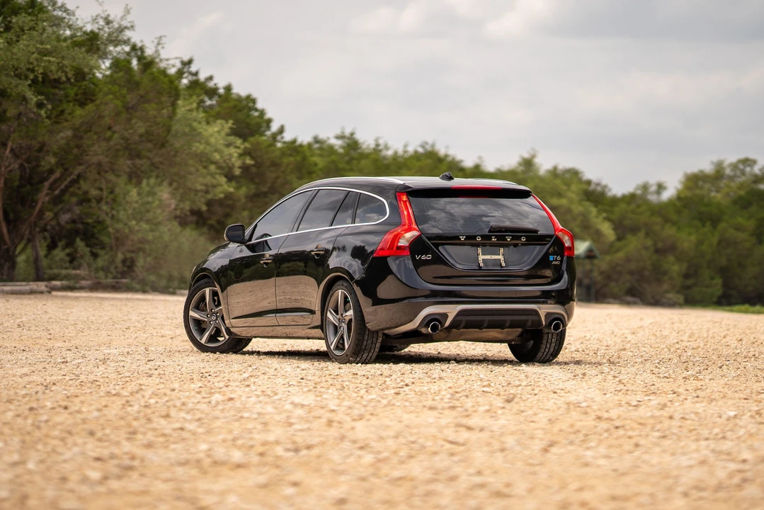2015 Volvo V60 1st Gen - Image 8 of 31