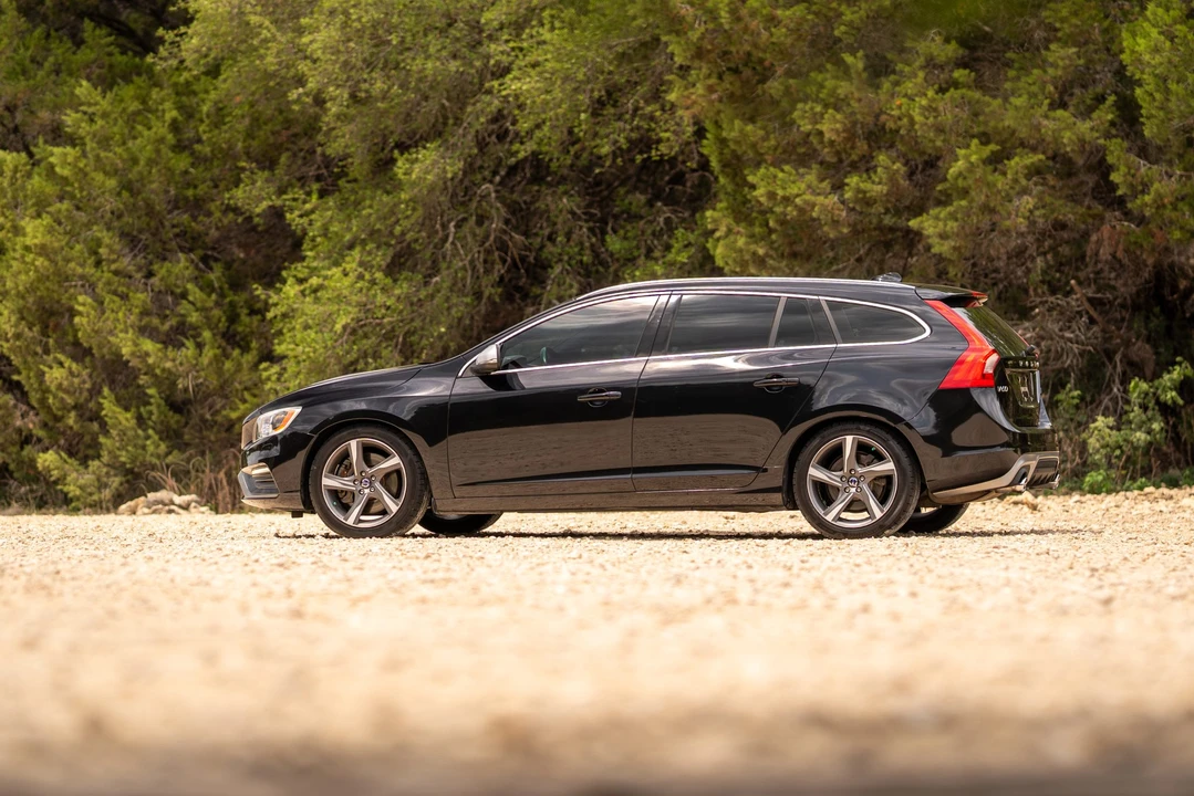 2015 Volvo V60 1st Gen - Image 5 of 31