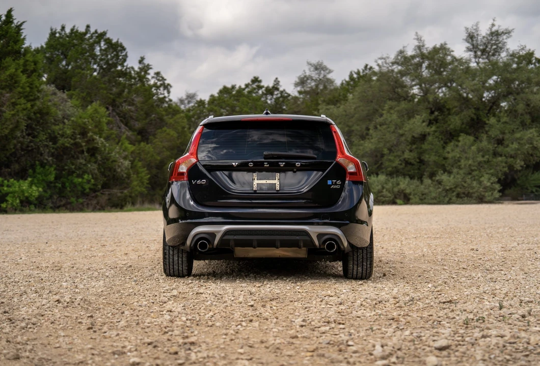2015 Volvo V60 1st Gen - Image 9 of 31