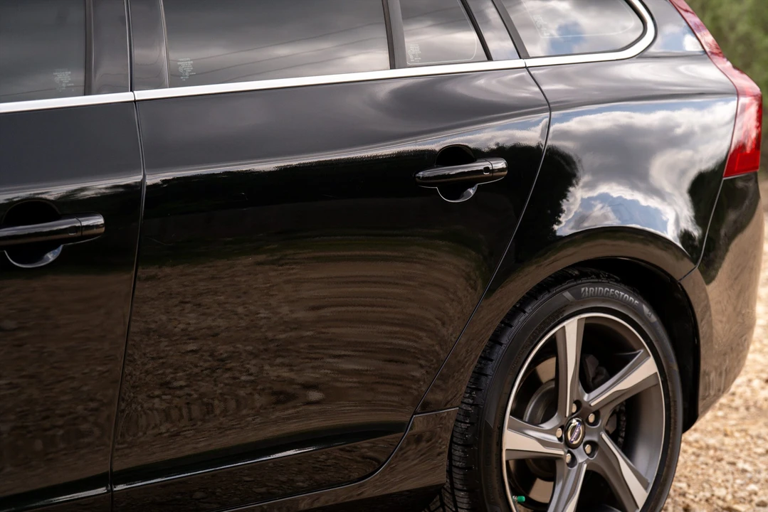 2015 Volvo V60 1st Gen - Image 25 of 31