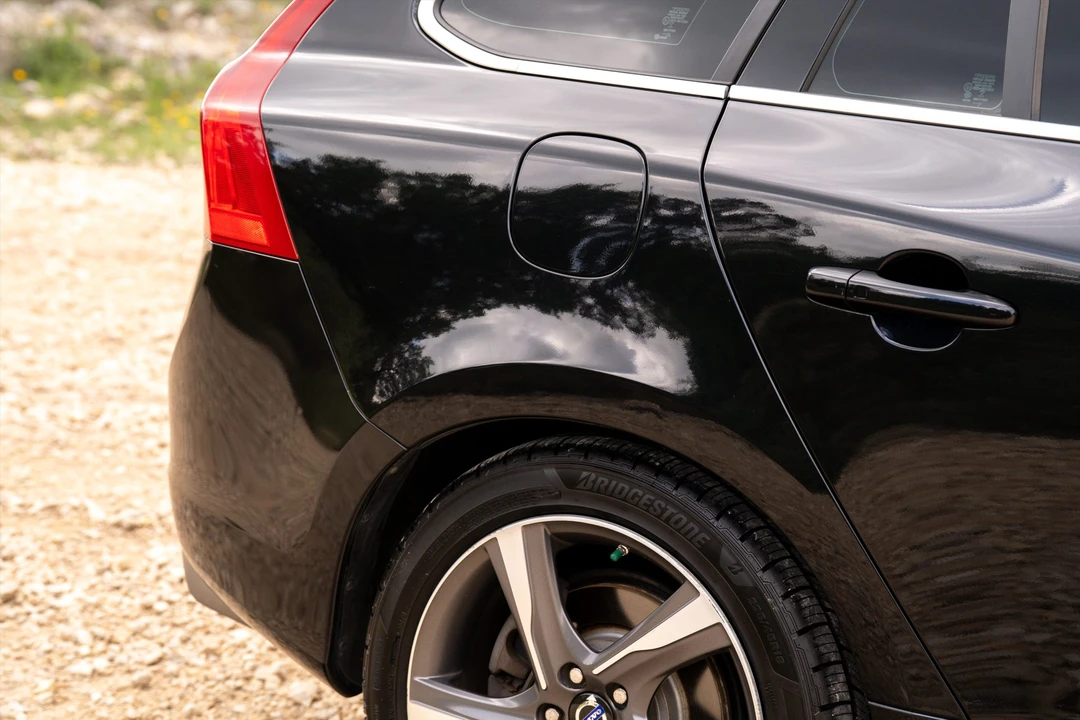 2015 Volvo V60 1st Gen - Image 27 of 31