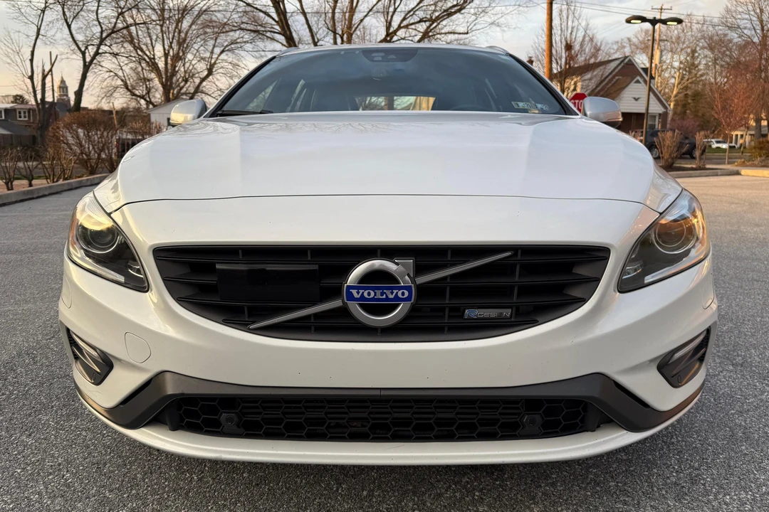 2015 Volvo V60 1st Gen - Image 2 of 31