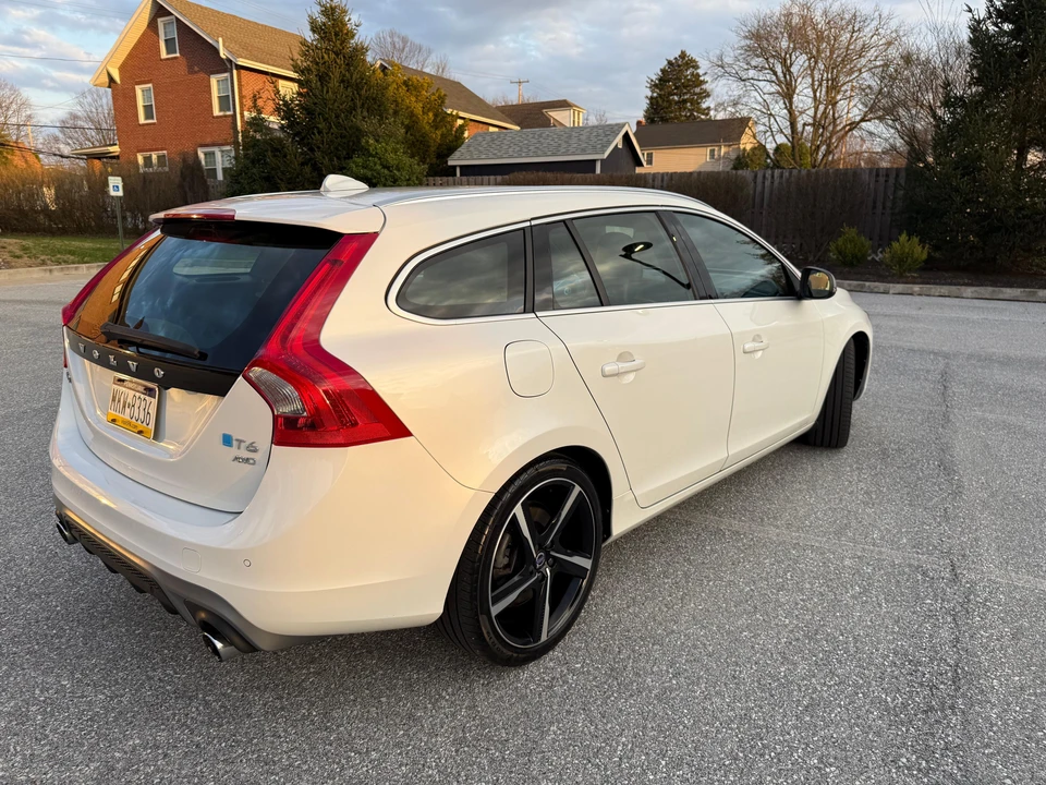 2015 Volvo V60 1st Gen - Image 8 of 31