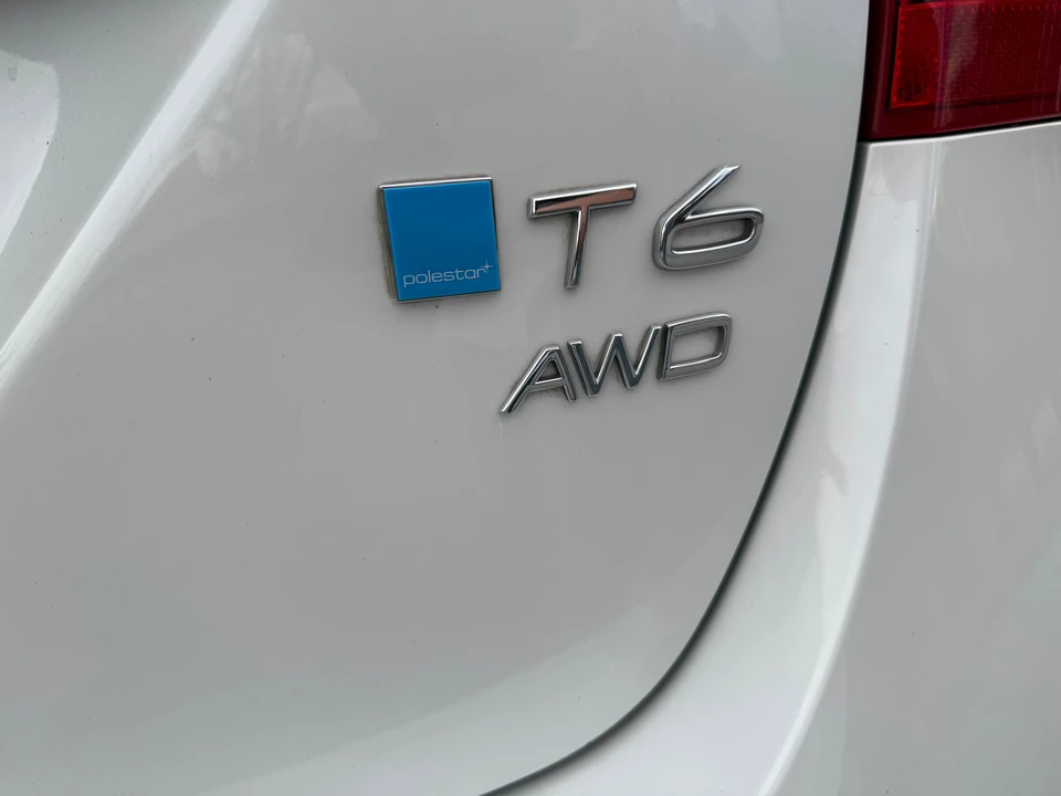 2015 Volvo V60 1st Gen - Image 17 of 31