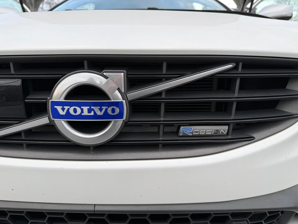 2015 Volvo V60 1st Gen - Image 13 of 31