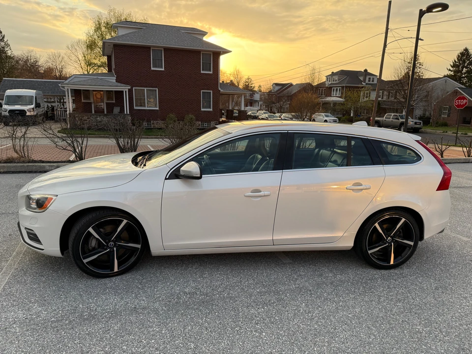 2015 Volvo V60 1st Gen - Image 7 of 31